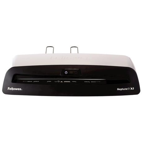 Das Fellowes Neptune 3 A3-Laminiergerät von Fellowes zeichnet sich durch ein modernes silber-schwarzes Design mit einem benutzerfreundlichen Bedienfeld und einem Papiereinzugsschlitz aus - ideal für jedes Büro.