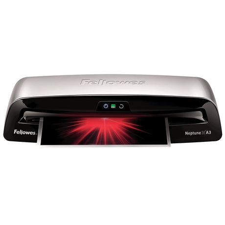 Das Fellowes Neptune 3 A3 Laminiergerät von Fellowes in schlichtem Silber und Schwarz laminiert ein Blatt mit rotem Sternenmuster. An der Vorderseite dieses praktischen Büro-Laminiergeräts sind Kontrollleuchten zu sehen.