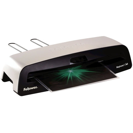 Das Fellowes Neptune 3 A3 Laminiergerät, in grau und schwarz, laminiert ein Foto mit einem grünen Starburst-Motiv, die Tasche ist teilgefüttert - ideal als Büro-Laminiergerät von Fellowes.