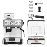 Die H.Koenig Espressomaschine mit Mahlwerk EXPRO980 verfügt über ein integriertes Mahlwerk, 4 Filterkörbe, einen Tamper, einen Portafilter, einen transparenten Wassertank und eine abnehmbare Tropfschale für ein echtes Barista-Erlebnis - alles auf weißem Hintergrund.