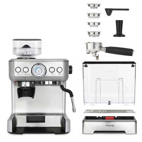 Die H.Koenig Espressomaschine mit Mahlwerk EXPRO980 verfügt über ein integriertes Mahlwerk, 4 Filterkörbe, einen Tamper, einen Portafilter, einen transparenten Wassertank und eine abnehmbare Tropfschale für ein echtes Barista-Erlebnis - alles auf weißem Hintergrund.