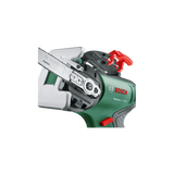 Nahaufnahme der Bosch UniversalCut 18V-65 Akku-Säge mit NanoBlade-Technologie, mit Metallklingenaufsatz, rotem Hebel und markantem Bosch-Logo.
