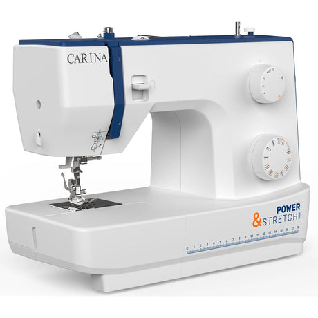 Die CARINA Power Stretch II ist eine moderne, weiß-blaue mechanische Nähmaschine von CARINA mit zwei Einstellrädern, einer Nadel, Overlock-Stichfunktion und einer Maßführung an der Basis.