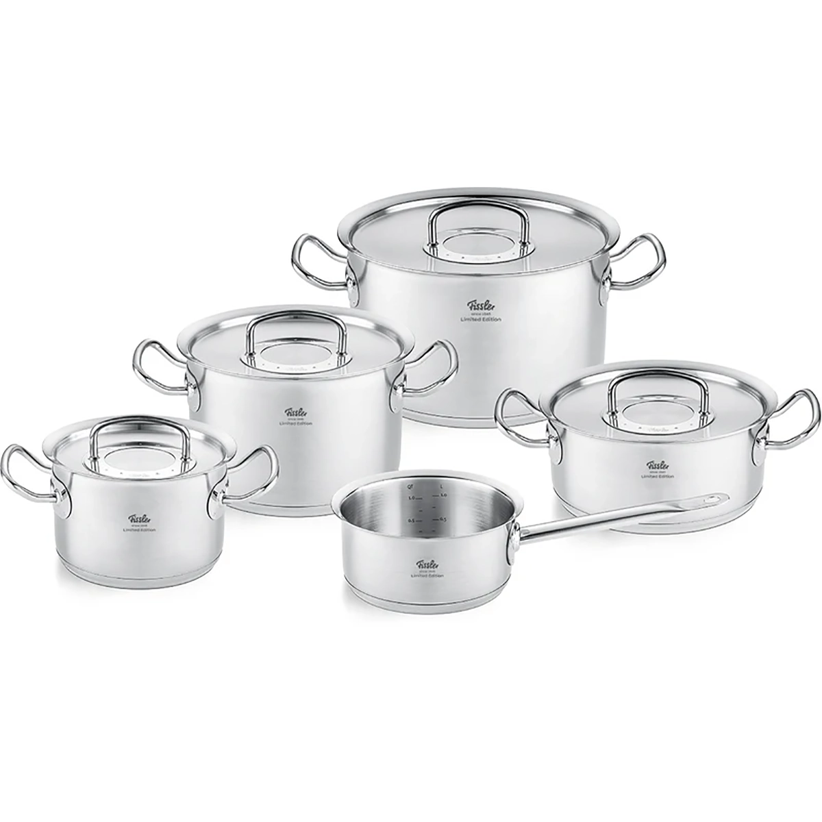 Das Fissler Original-Profi Collection Retro Topf-Set 5-teilig besteht aus fünf Edelstahltöpfen und -pfannen mit Deckeln und Griffen, darunter Stieltöpfe und Bratentöpfe. Dieses hochwertige Kochgeschirr, das in Deutschland hergestellt wird, ist perfekt für das vielseitige Kochen.