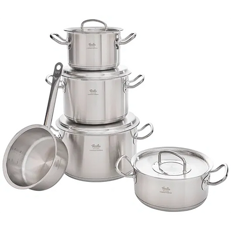 Das Fissler Original-Profi Collection Retro Topf-Set 5-teilig besteht aus drei stapelbaren Deckeltöpfen, einem Stieltopf mit langem Stiel und einem breiten, flachen Topf - hochwertiges Edelstahl-Kochgeschirr, das in Deutschland von Fissler hergestellt wird.
