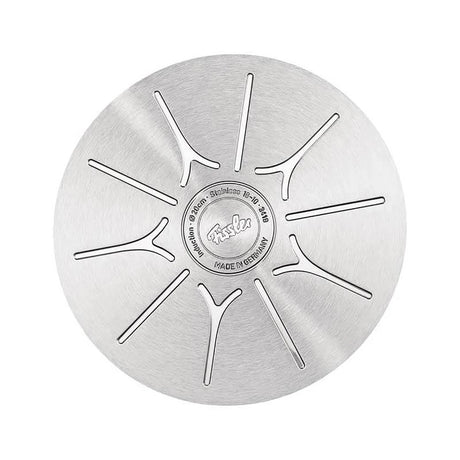 Die Fissler Original-Profi Collection II Servierpfanne mit Hochraum-Deckel 28 cm ist eine runde Edelstahlpfanne mit dem Fissler-Logo und eingraviertem Text; spülmaschinenfest zur einfachen Reinigung.