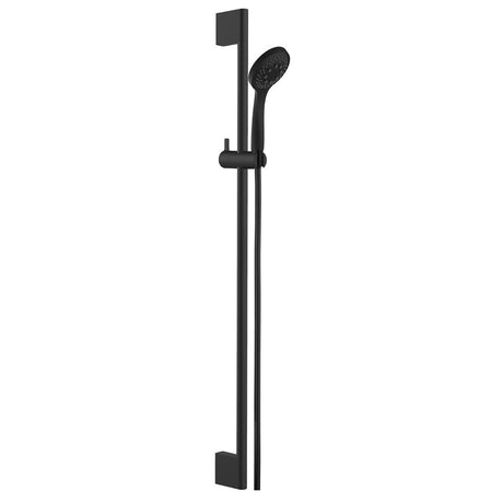 Das Herzbach Deep Black Dusch-Wandstangenset ist eine mattschwarze Handbrause mit Schlauch, montiert an einer vertikal verstellbaren Schiene mit zwei rechteckigen Halterungen.