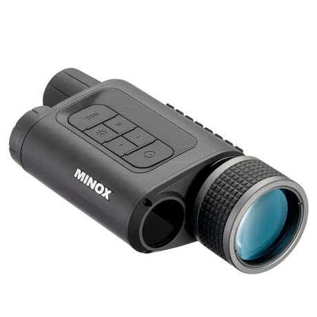 Ein Minox NVD 650 Nachtsichtmonokular von Minox mit Foto- und Videoaufzeichnung, 30-facher Vergrößerung, großem Objektiv, strukturiertem Griff und Bedientasten oben auf weißem Hintergrund.