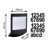 Die Paulmann Padea LED 3-Step-Dim Außenwandleuchte in anthrazit, mit einer weißen rechteckigen Platte (252x198x71 mm), beinhaltet zwei Aufkleberbögen (schwarze Zahlen, Buchstaben a-d). Insektenfreundliches Design von Paulmann.
