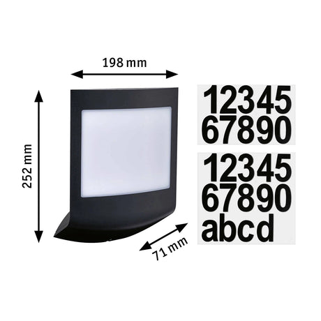 Die Paulmann Padea LED 3-Step-Dim Außenwandleuchte in anthrazit, mit einer weißen rechteckigen Platte (252x198x71 mm), beinhaltet zwei Aufkleberbögen (schwarze Zahlen, Buchstaben a-d). Insektenfreundliches Design von Paulmann.
