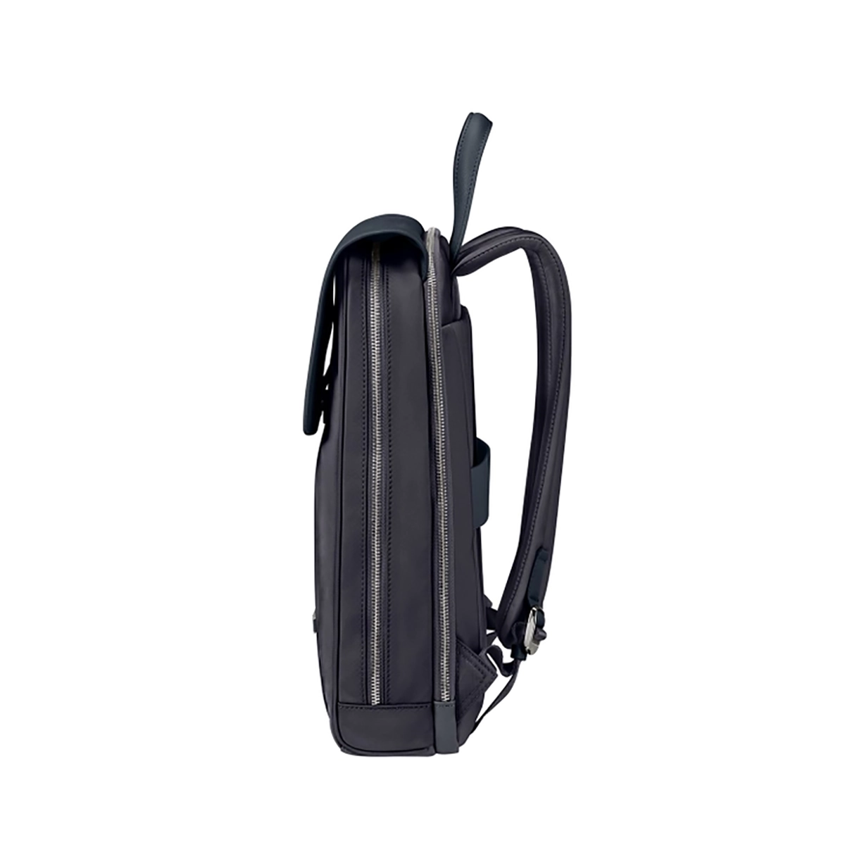 Seitenansicht des Samsonite Zalia 3.0 Rucksacks in Dunkelblau mit silbernen Reißverschlüssen, gepolsterten Schultergurten, oberem Griff und einem speziellen Laptop-Fach, dargestellt vor einem schlichten weißen Hintergrund.