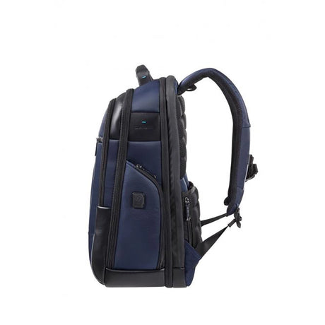 Seitenansicht des Samsonite Spectrolite 3.0 Rucksack 17,3" in Deep Blue mit mehreren Reißverschlussfächern, gepolsterten Schultergurten und einem seitlichen USB-Ladeanschluss von Samsonite, dargestellt vor einem weißen Hintergrund.