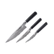 Drei Küchenmesser mit schwarzen Griffen und gemusterten silbernen Klingen, diagonal nach Größe auf Weiß angeordnet. Gefertigt aus 67-lagigem Damaststahl, ist dies das hochwertige Samura DAMASKUS 3er-Messer Set - schwarz von Samura.