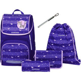 Das Schneiders Ergojet Set Blissy Butterfly: Ergonomische Grundschulranzen in Lila mit Schmetterlingsmotiv, inklusive passender Täschchen, Turnbeutel und Stift.