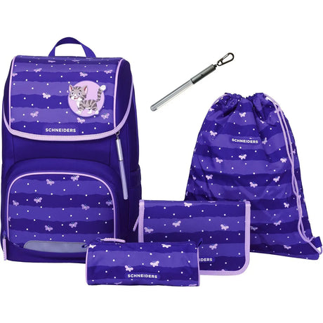 Das Schneiders Ergojet Set Blissy Butterfly: Ergonomische Grundschulranzen in Lila mit Schmetterlingsmotiv, inklusive passender Täschchen, Turnbeutel und Stift.