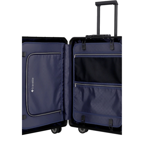 Der Travelite Next Aluminium Trolley M (4 Rollen, 69 Liter, Schwarz) verfügt über eine marineblaue Innenausstattung mit Reißverschlussfächern und einen verlängerten Teleskopgriff.