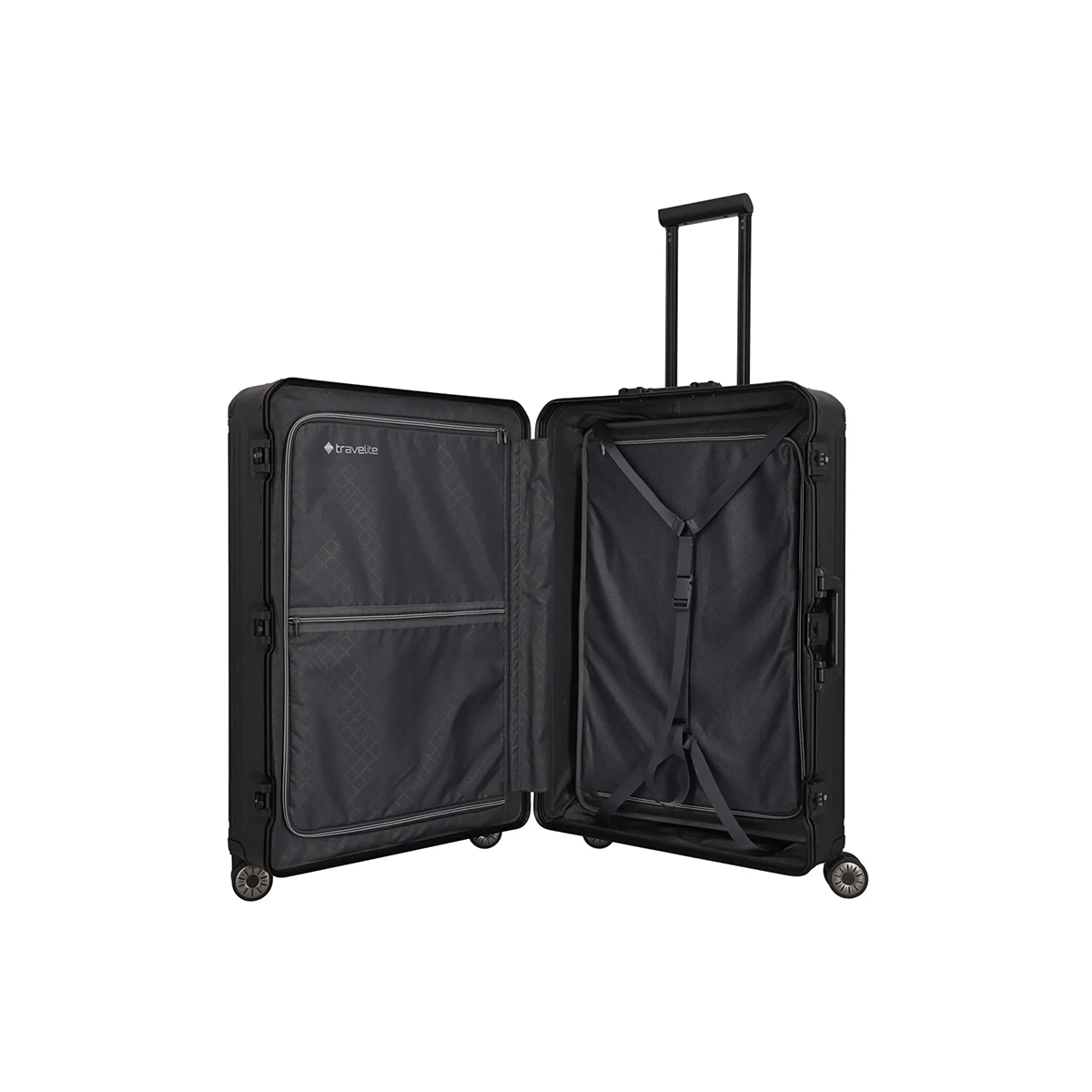 Der Travelite Next 4-Rollen-Trolley 67 cm (Schwarz, Aluminium) von Travelite steht aufrecht auf vier Rollen, mit Innenfächern, Gurten und einem TSA-Zahlenschloss im schwarzen Hartschalendesign.
