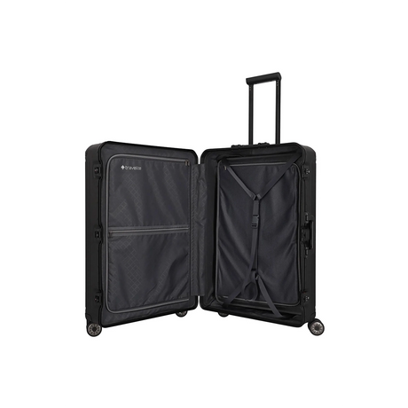 Der Travelite Next 4-Rollen-Trolley 67 cm (Schwarz, Aluminium) von Travelite steht aufrecht auf vier Rollen, mit Innenfächern, Gurten und einem TSA-Zahlenschloss im schwarzen Hartschalendesign.