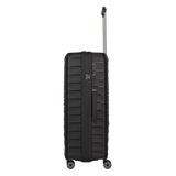 Das schwarze Travelite Mooby Trolley-Set 3tlg (S/M/L) von Travelite steht aufrecht mit ausgezogenem Griff und vier Rollen. Das TSA-Zahlenschloss macht dieses Kofferset ideal für stilvolles und sicheres Reisen.